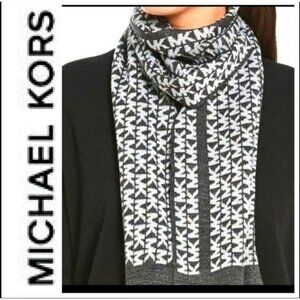 NWT Michael Kors Women's Knit Scarf Gray Silver Shimmer One Size 870